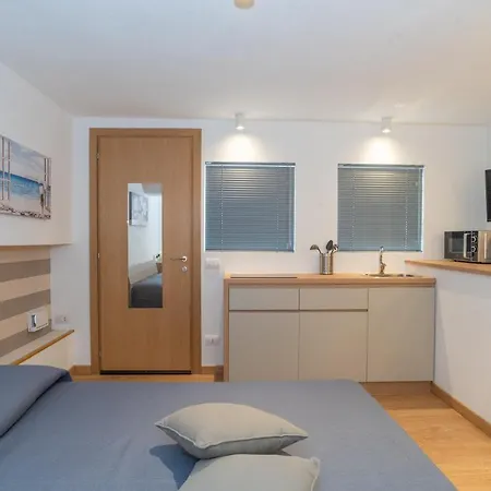 Mini House App To 2
